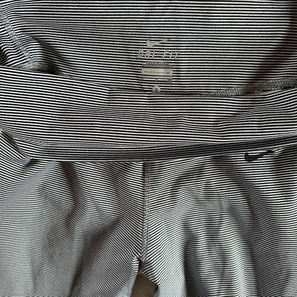 Striped Nike Dri-Fit Running Capri, Small - Picture 4 of 4